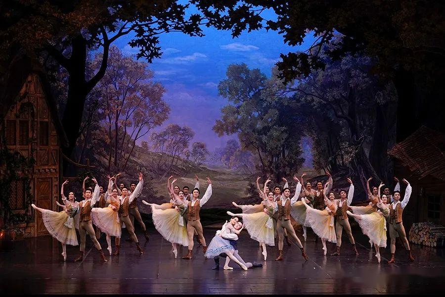 经典芭蕾舞剧《吉赛尔》在天桥剧场精彩上演